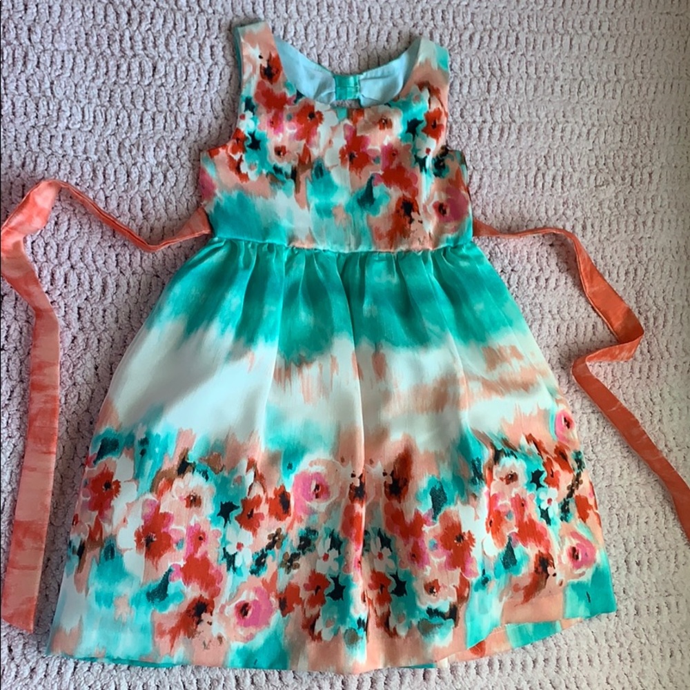 Beautiful dress with keyhole back for little girls
